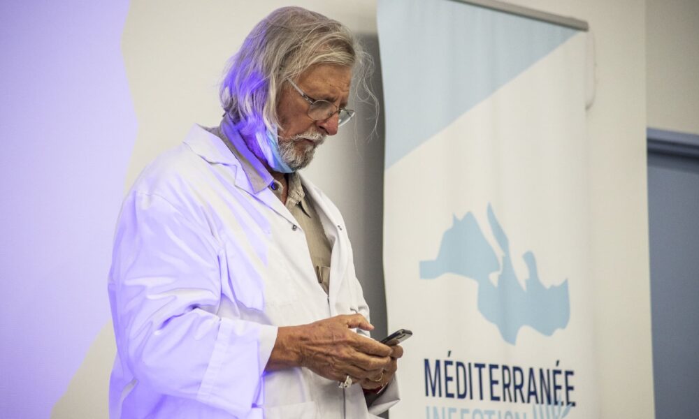 Perquisition à l'IHU de Marseille : les pratiques de Didier Raoult remises en question