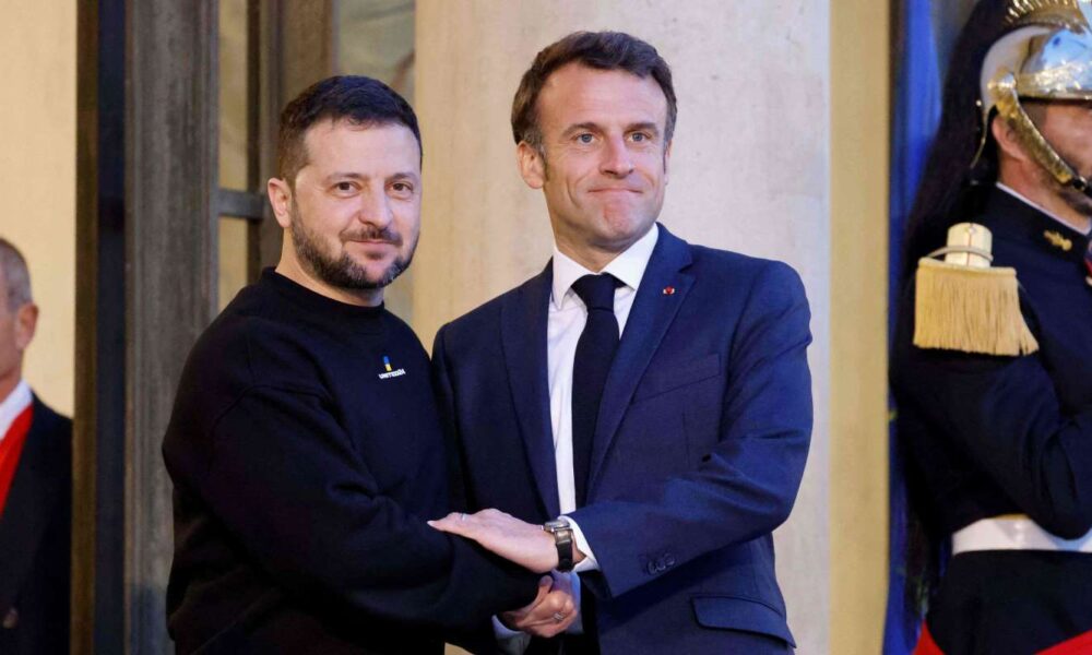Ukraine : Zelensky accueilli en grande pompe à l'Élysée