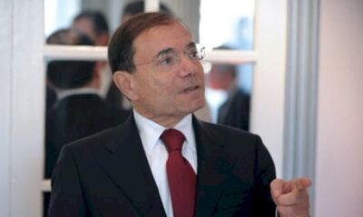 le-pdg-de-casino,-jean-charles-naouri,-place-en-garde-dans-le-cadre-d&rsquo;une-enquete-pour-« manipulation »