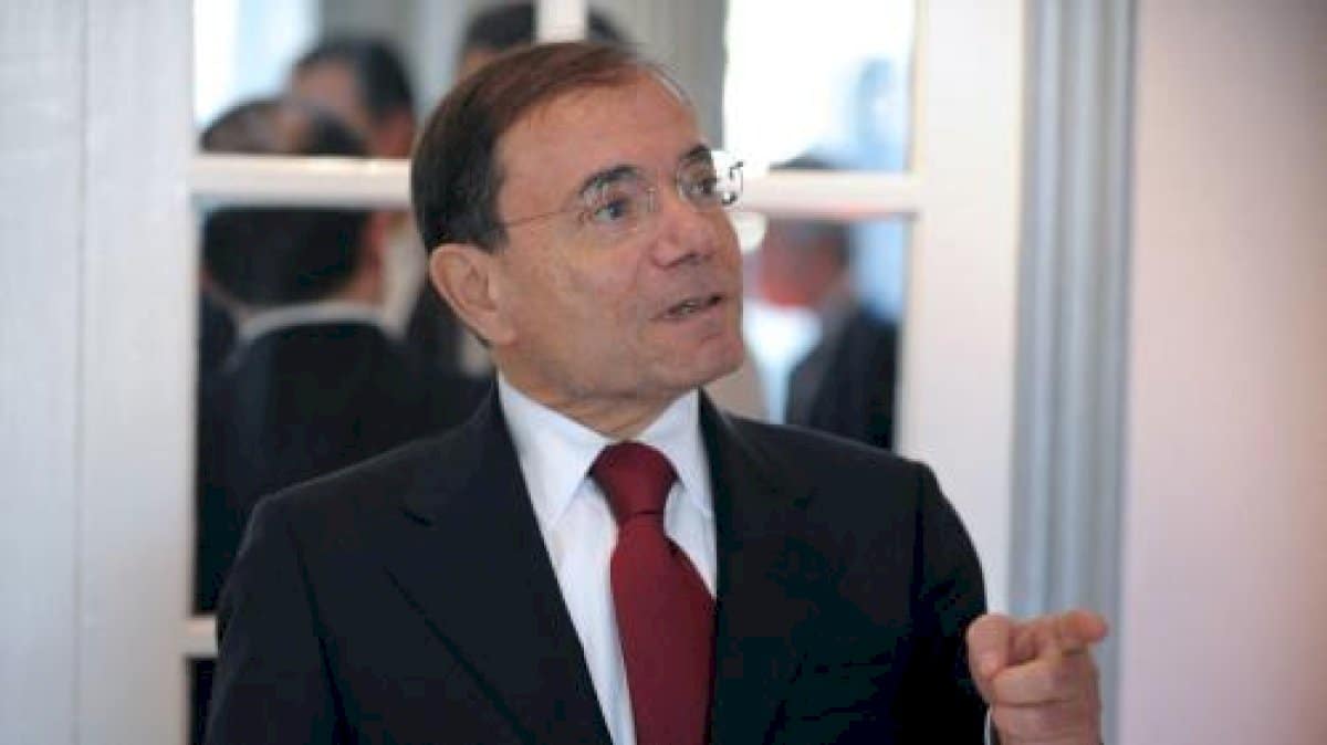 le-pdg-de-casino,-jean-charles-naouri,-place-en-garde-dans-le-cadre-d&rsquo;une-enquete-pour-« manipulation »