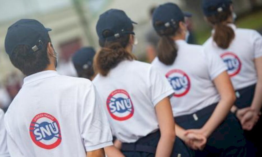 service-national-universel-:-un-stage-de-12-jours-sur-le-temps-scolaire-sera-propose-aux-lyceens-volontaires,-annonce-sarah-el-hairy