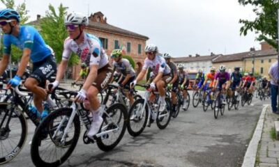 cyclisme-:-31-coureurs-exclus-du-tour-d&rsquo;italie-espoirs-pour-s&rsquo;etre-accroches-a-des-vehicules