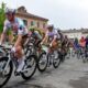 cyclisme-:-31-coureurs-exclus-du-tour-d&rsquo;italie-espoirs-pour-s&rsquo;etre-accroches-a-des-vehicules