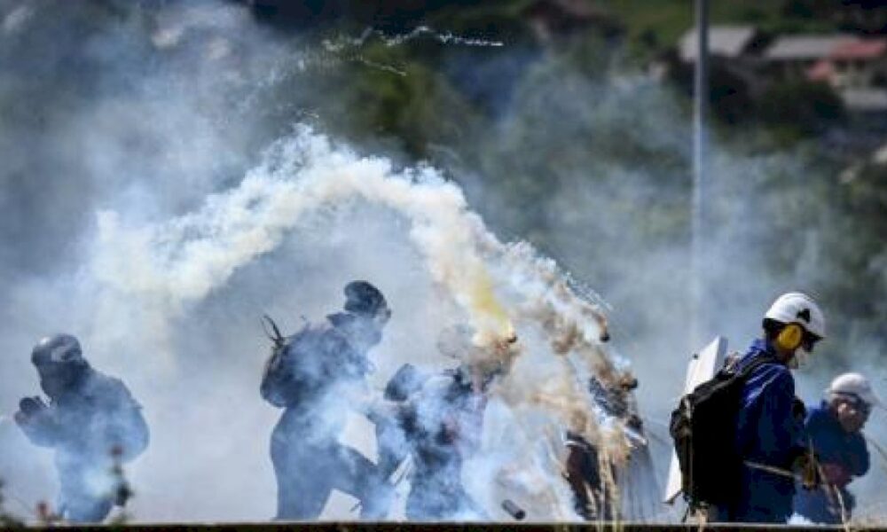 direct.-manifestation-contre-la-lgv-lyon-turin-:-les-forces-de-l&rsquo;ordre-dispersent-des-opposants-qui-se-trouvaient-sur-une-autoroute