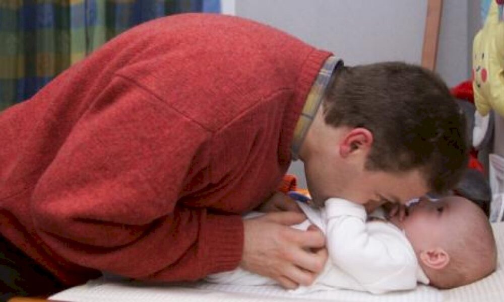 fete-des-peres-:-le-bilan-en-demi-teintes-du-conge-paternite-de-28-jours