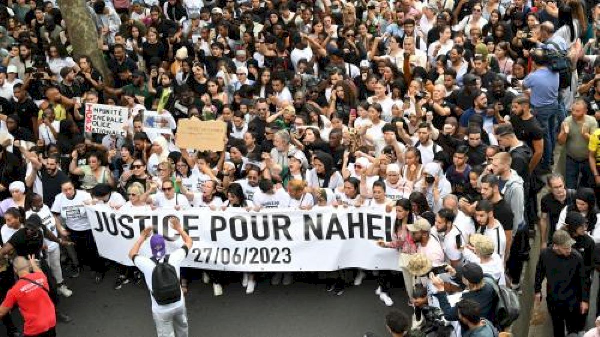 mort-de-nahel-a-nanterre-:-le-policier-mis-en-examen-pour-homicide-volontaire-et-place-en-detention-provisoire