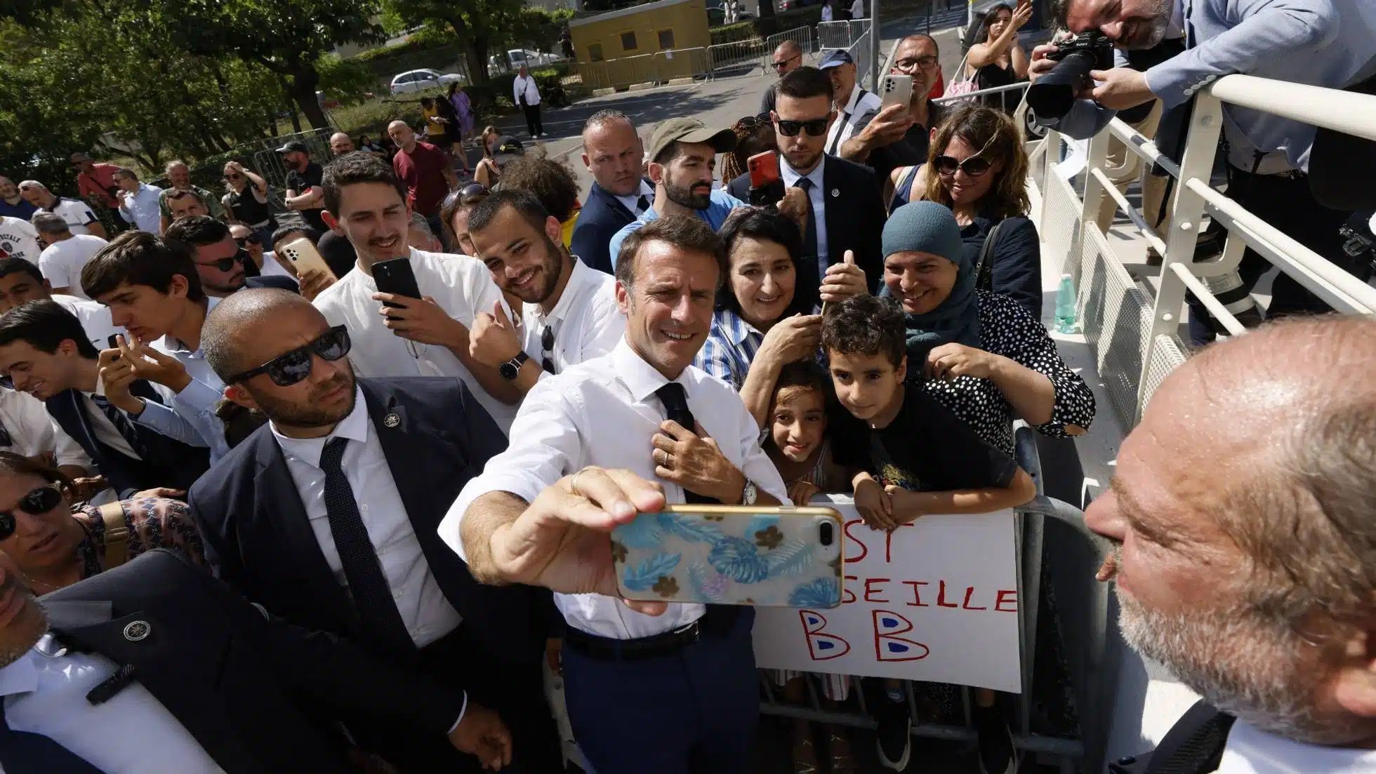 Éducation : Emmanuel Macron envisage de réduire les vacances d'été