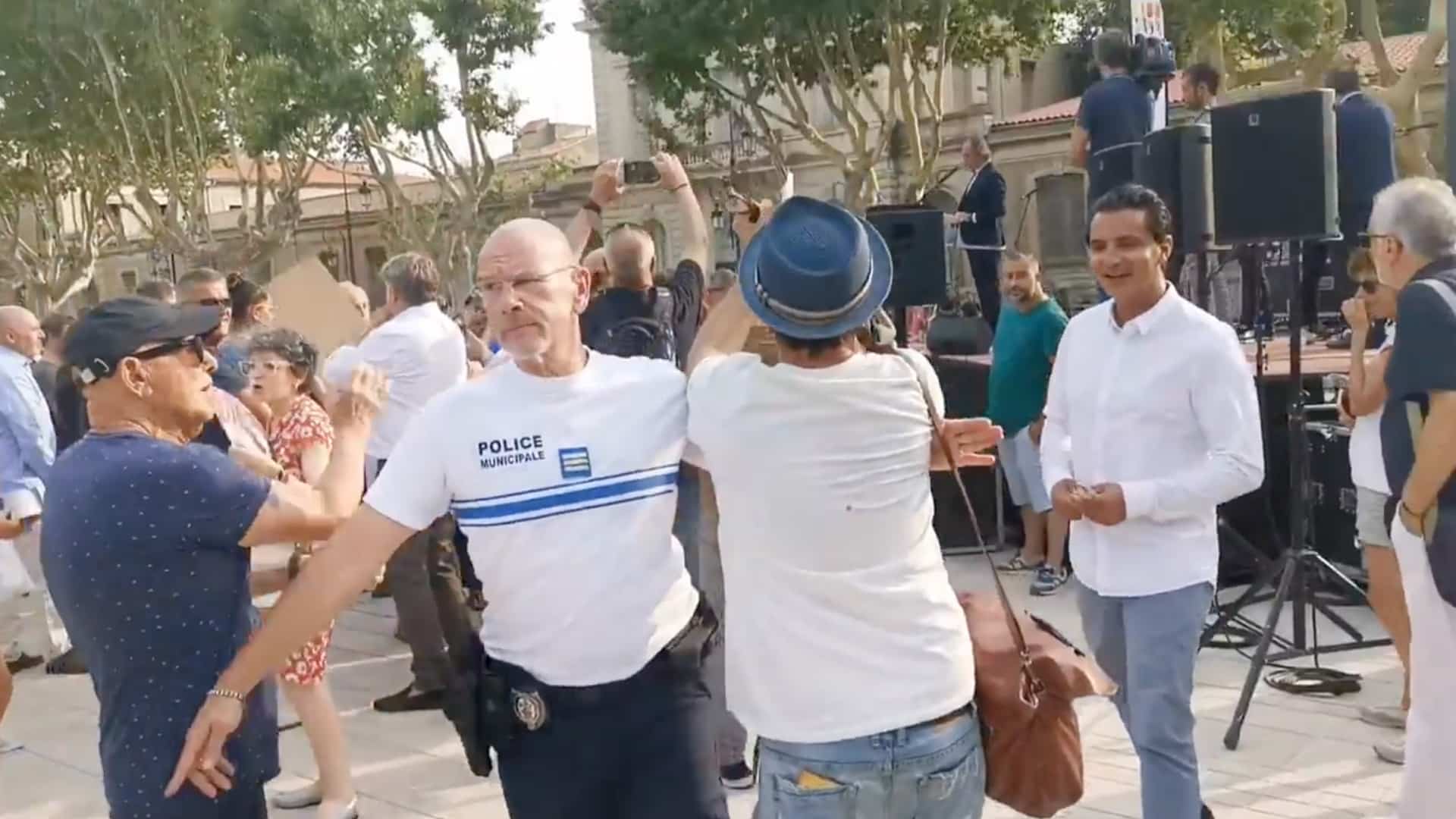 Sète : le maire et ses élus conspués lors de l'inauguration de la Place Victor-Hugo