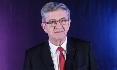 Émeutes: Jean-Luc Mélenchon appelle les jeunes à "ne pas toucher" aux écoles