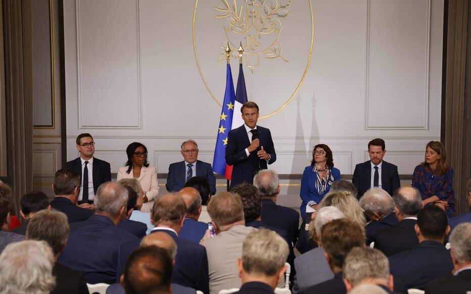 Émeutes en France: Emmanuel Macron n'exclut pas de "couper" les réseaux sociaux en cas de prochaine crise