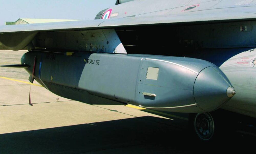 Macron annonce la livraison de missiles à l'Ukraine, le Kremlin riposte