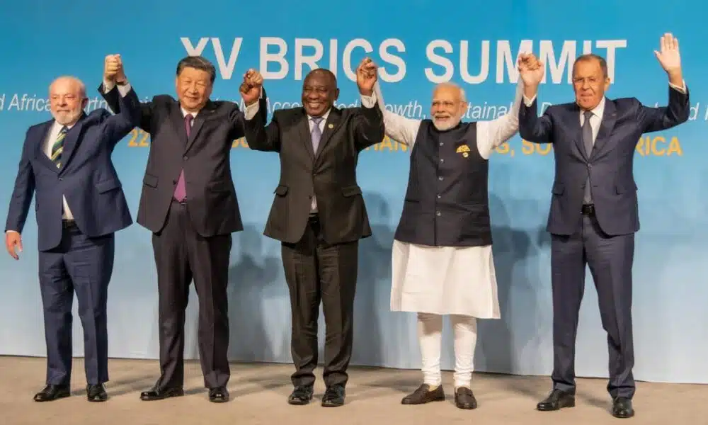 Économie: les BRICS intégreront six nouveaux membres en 2024