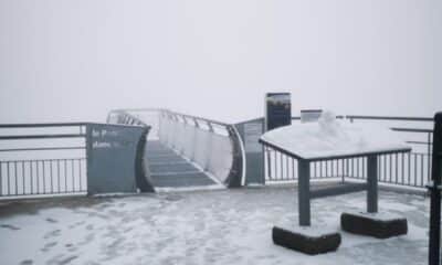 Pic du Midi : une fine couche de neige surprend les visiteurs