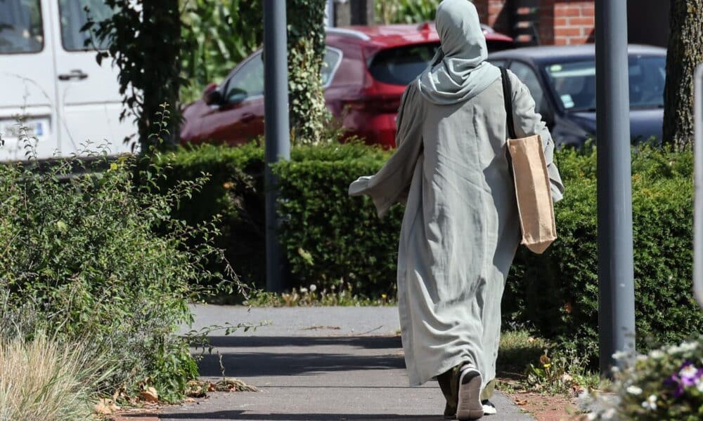 Le Conseil d'État valide l'interdiction de l'Abaya à l'école
