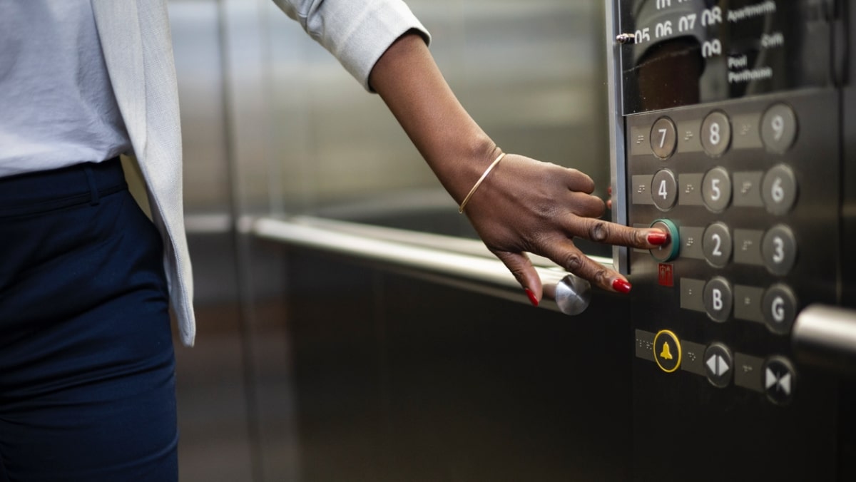 Vols de cartes SIM dans les ascenseurs : un fléau qui paralyse les habitants et coûte cher aux bailleurs sociaux
