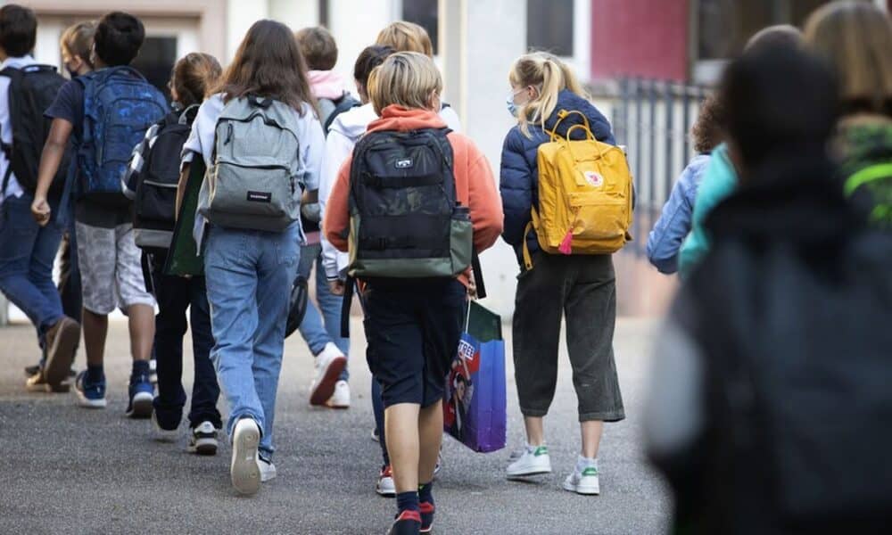 Rentrée 2023 : Les Changements Attendus - Abayas, Réforme du Bac, Pacte Enseignant