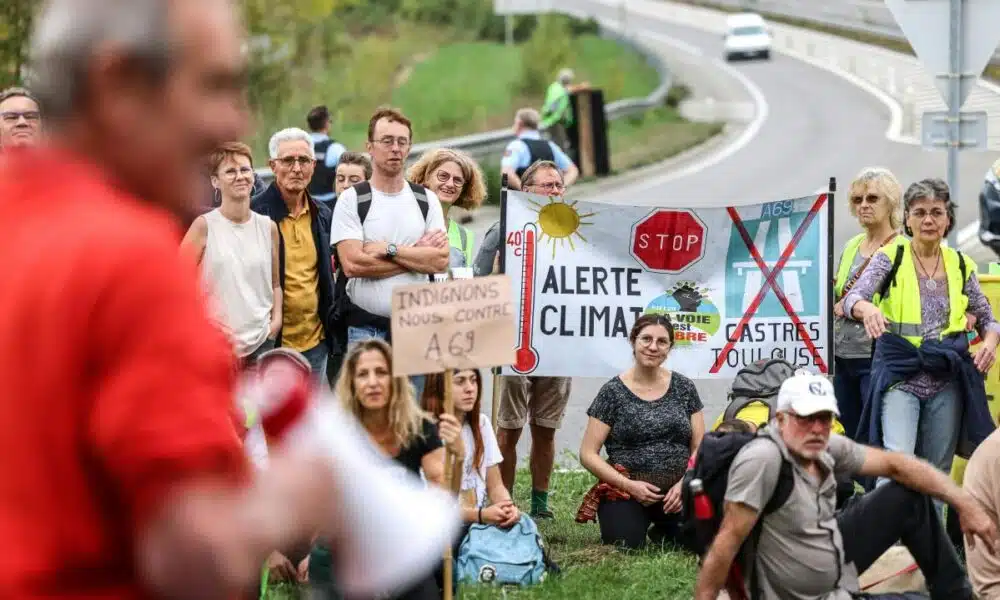 Manifestation contre l'autoroute A69 : Tensions et dégradations