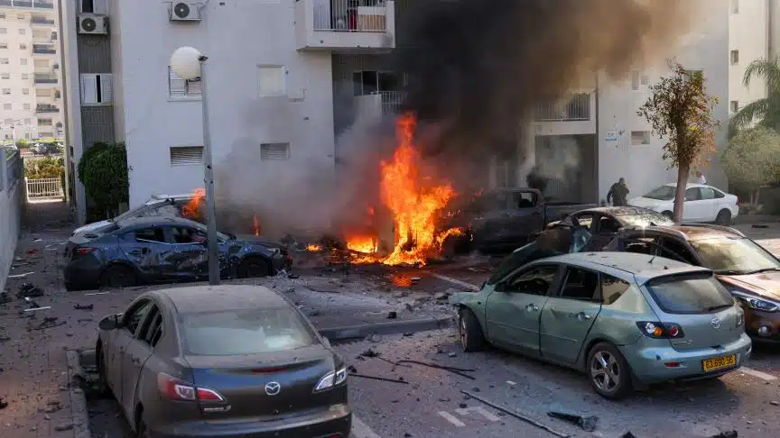 Attaque du Hamas contre Israël : 5000 roquettes lancées, "nous sommes en état de guerre"