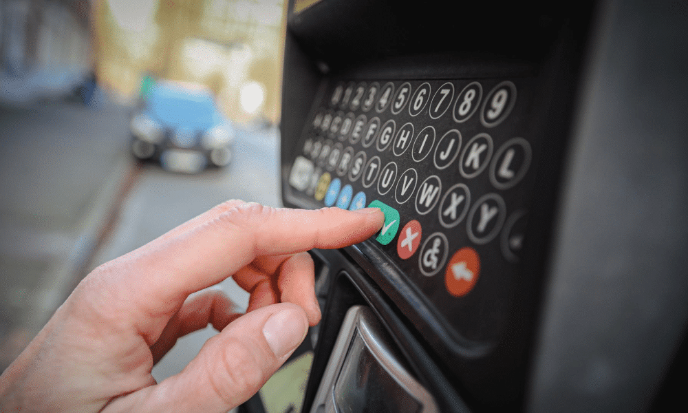 Mèze : La ville expérimente l’horodateur gratuit dans sa commune !