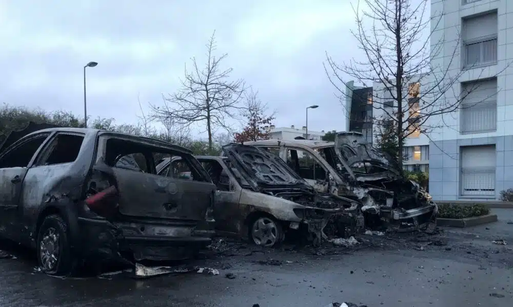 Nuit de la Saint-Sylvestre : le nombre de voitures brûlées en baisse de 10% par rapport à l'an dernier
