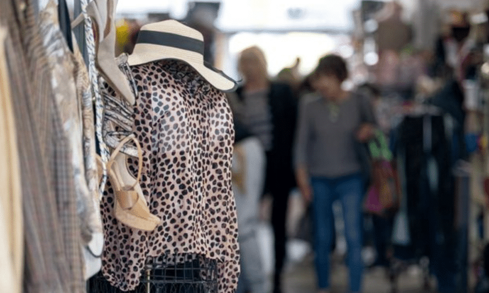 Braderie à Sète : Découvrez les bonnes affaires et tentez votre chance avec la tombola !