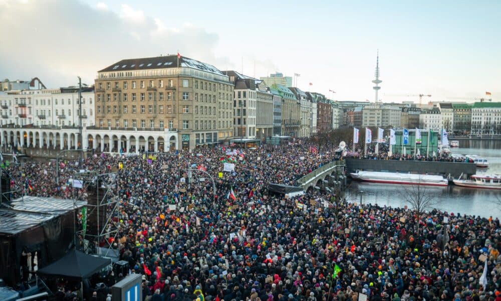 Allemagne: des milliers de personnes défilent contre l'extrême droite