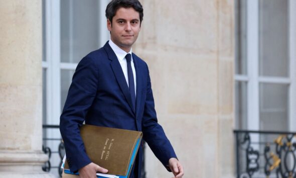 Gabriel Attal devient le plus jeune Premier ministre de la Ve République