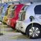 Les immatriculations de voitures électriques en France ont atteint un "record" en 2023