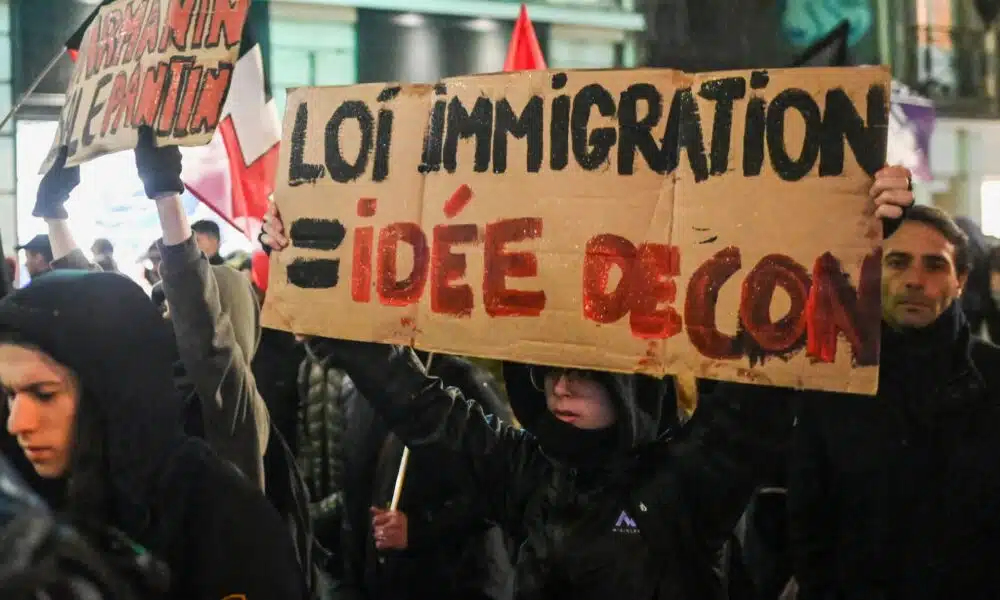 201 personnalités appellent à manifester le 21 janvier contre la loi immigration