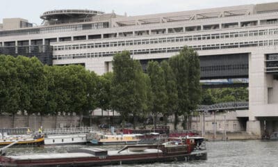 Perquisitions dans les locaux du fisc français concernant le transfert de Neymar au PSG