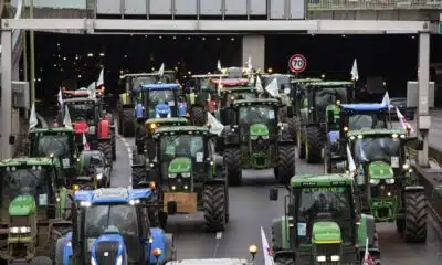 Les agriculteurs menacent de "bloquer" Paris avec leurs tracteurs en signe de protestation