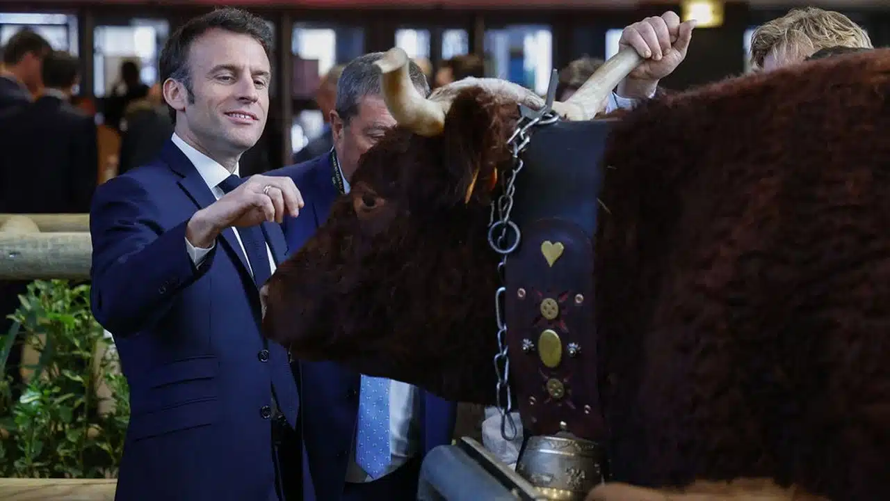 Salon de l’agriculture : l'arrivée d’Emmanuel Macron perturbée par des manifestants