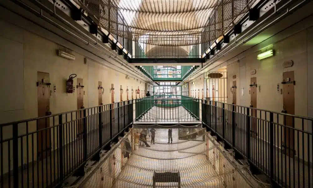 Prisons: 76.258 personnes détenues au 1er février, nouveau record