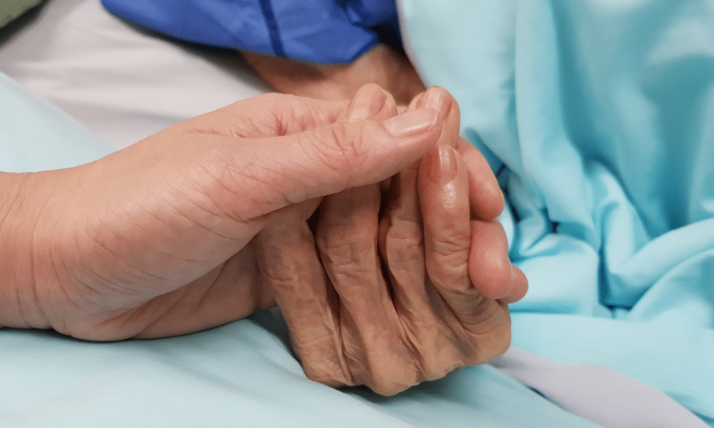 Macron annonce un projet de loi en avril pour une "aide à mourir" très encadrée