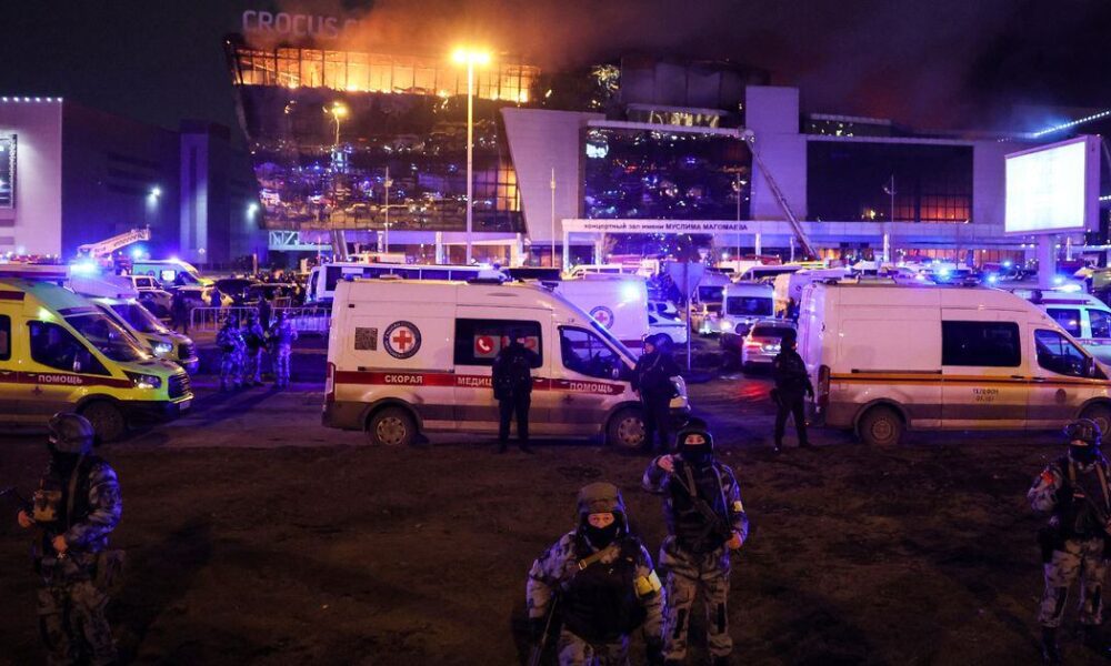 Attentat près de Moscou : 115 morts, le groupe État islamique revendique, l'Ukraine accusée