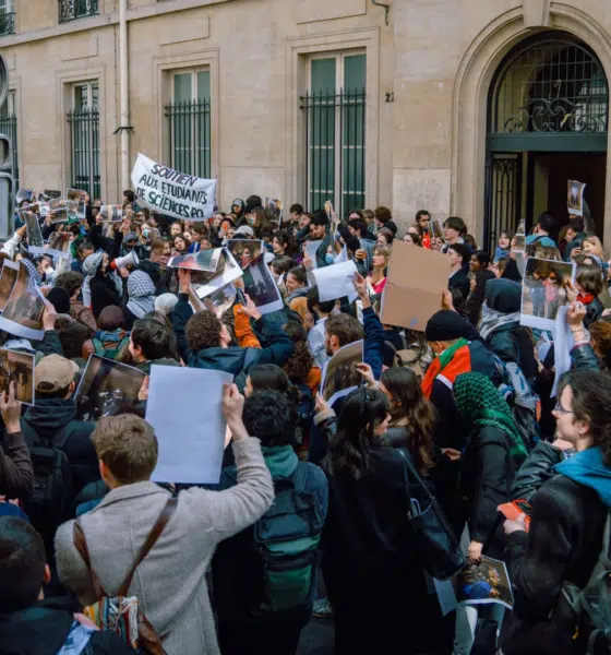 Sciences-Po Paris bloqué par des dizaines d'étudiants pro-palestiniens depuis jeudi soir