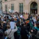 Sciences-Po Paris bloqué par des dizaines d'étudiants pro-palestiniens depuis jeudi soir