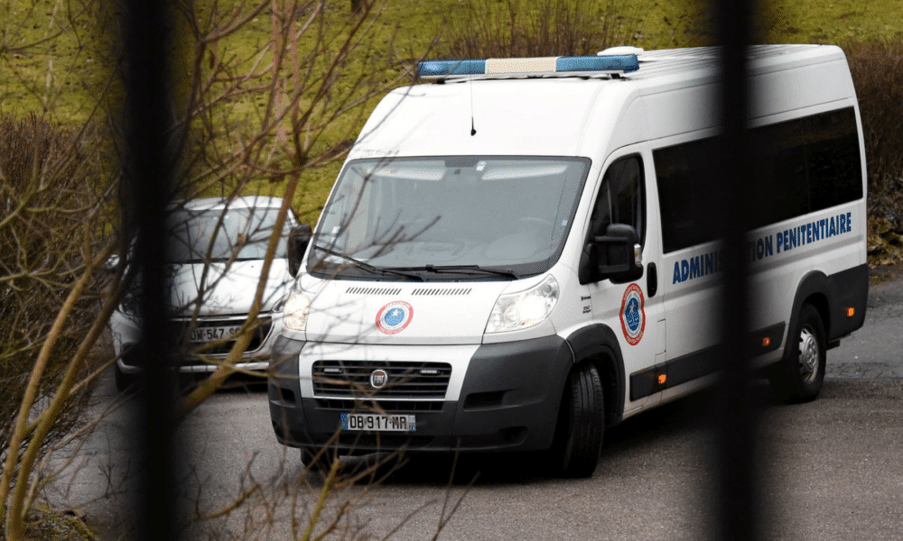 Fourgon pénitentiaire attaqué : 3 agents tués, le détenu s'est évadé