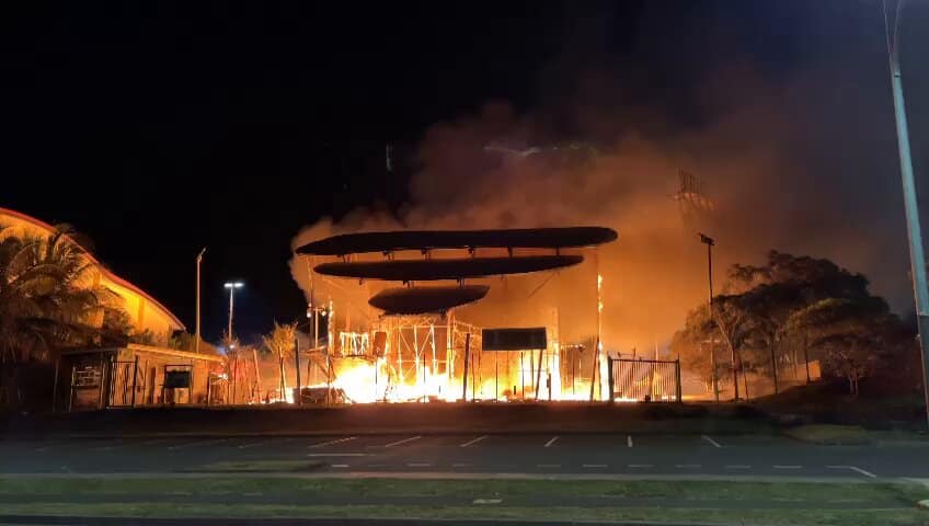 Nouvelle-Calédonie : un mort après une nuit de violences suivant l'adoption du projet de révision constitutionnelle