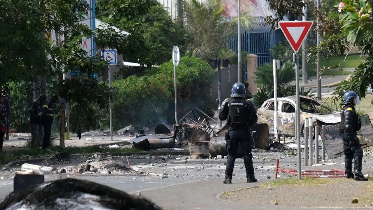 Nouvelle-Calédonie : un gendarme décédé après des violences liées à une réforme électorale