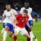 Euro 2024 : Les Bleus débutent par une victoire mais perdent Mbappé sur blessure