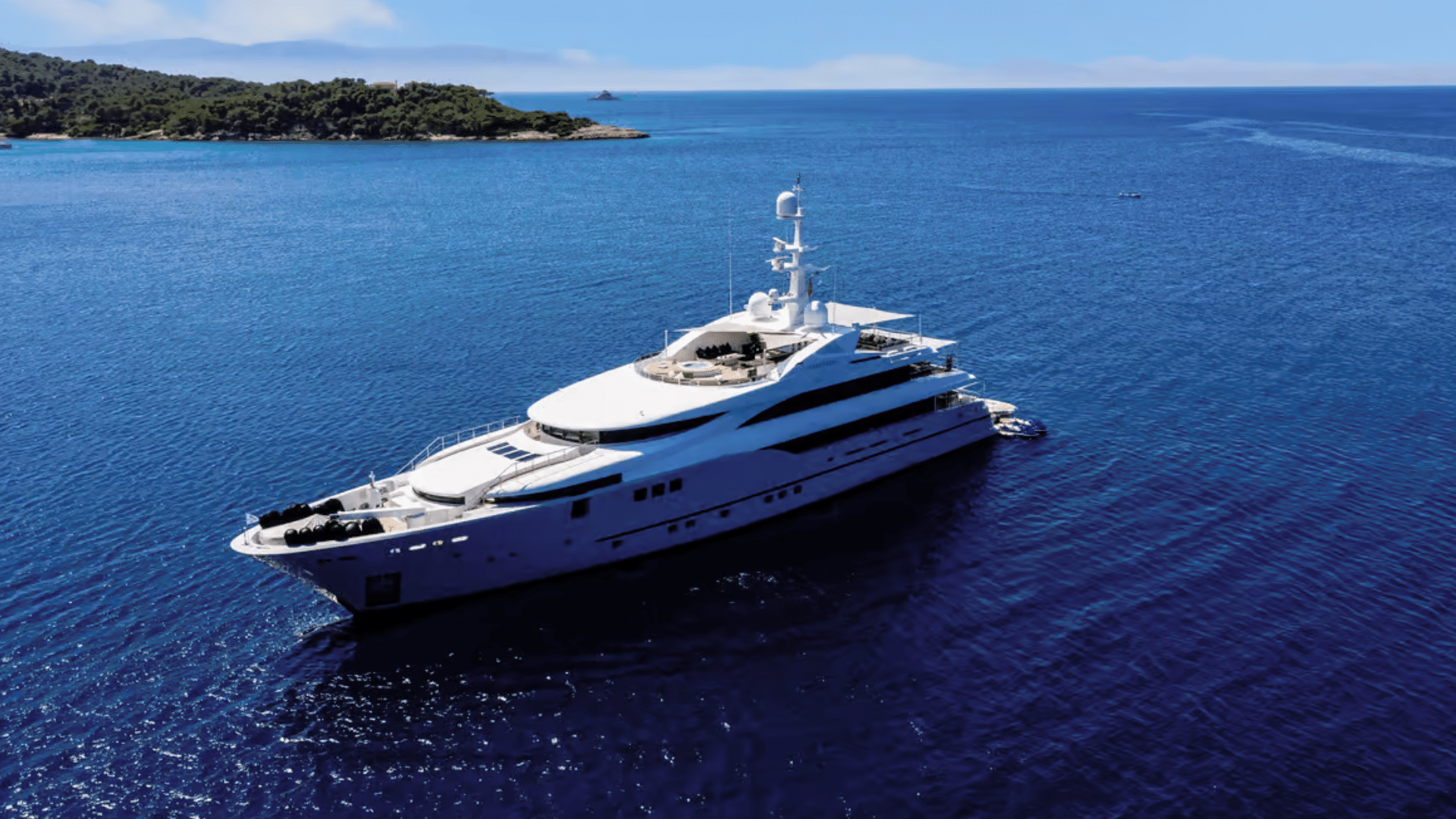 Grèce : un feu d'artifice tiré depuis un yacht provoque un feu de forêt