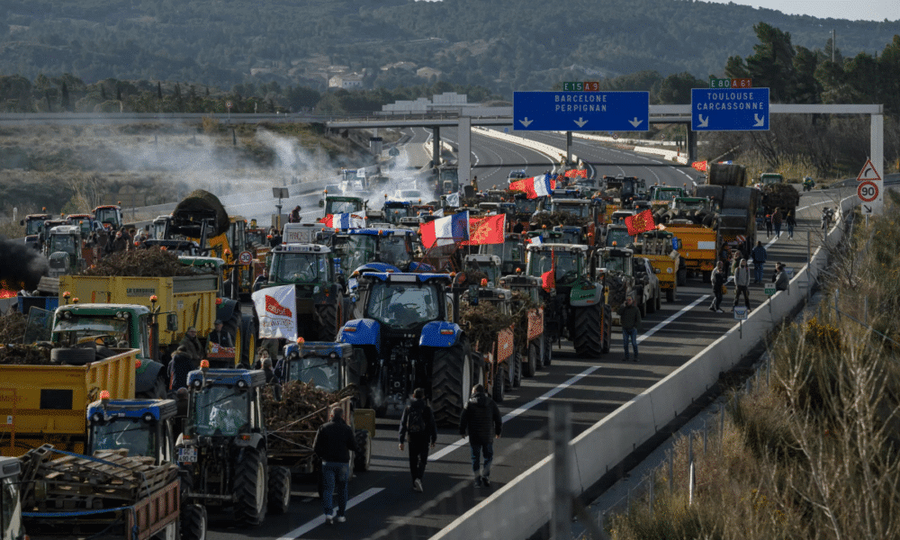 Les agriculteurs lèvent les barrages aux frontières après une mobilisation historique