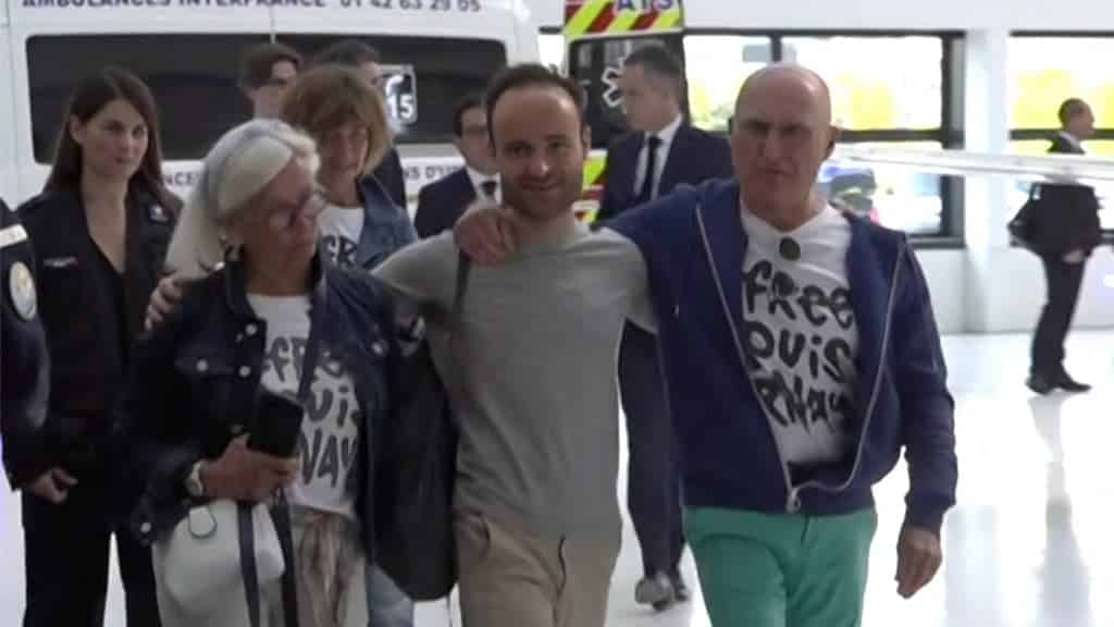 Otages : L’ex-détenu en Iran, Louis Arnaud, est arrivé en France