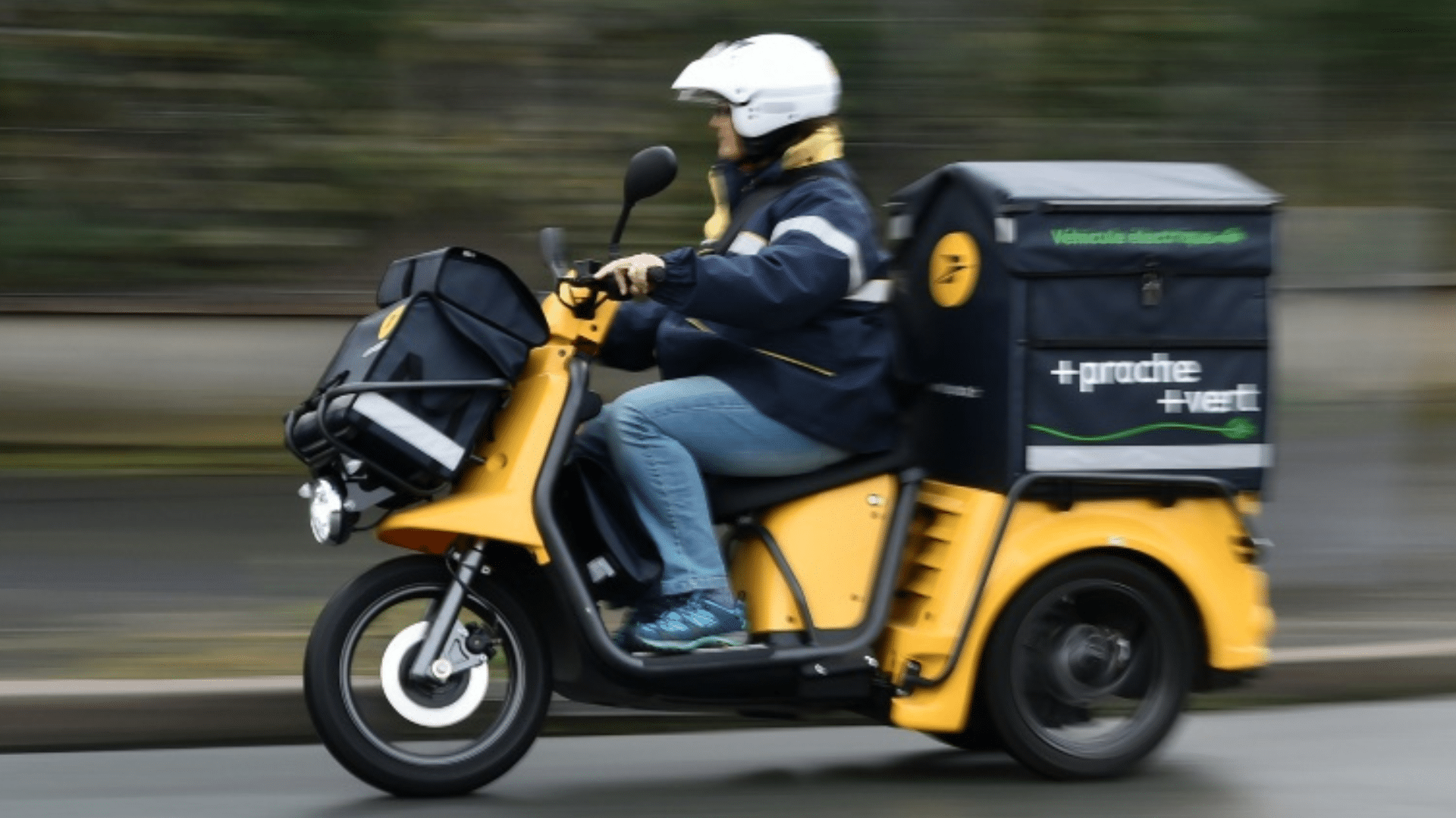 Faits-Divers : un facteur jugé pour avoir stocké 13 000 lettres non distribuées