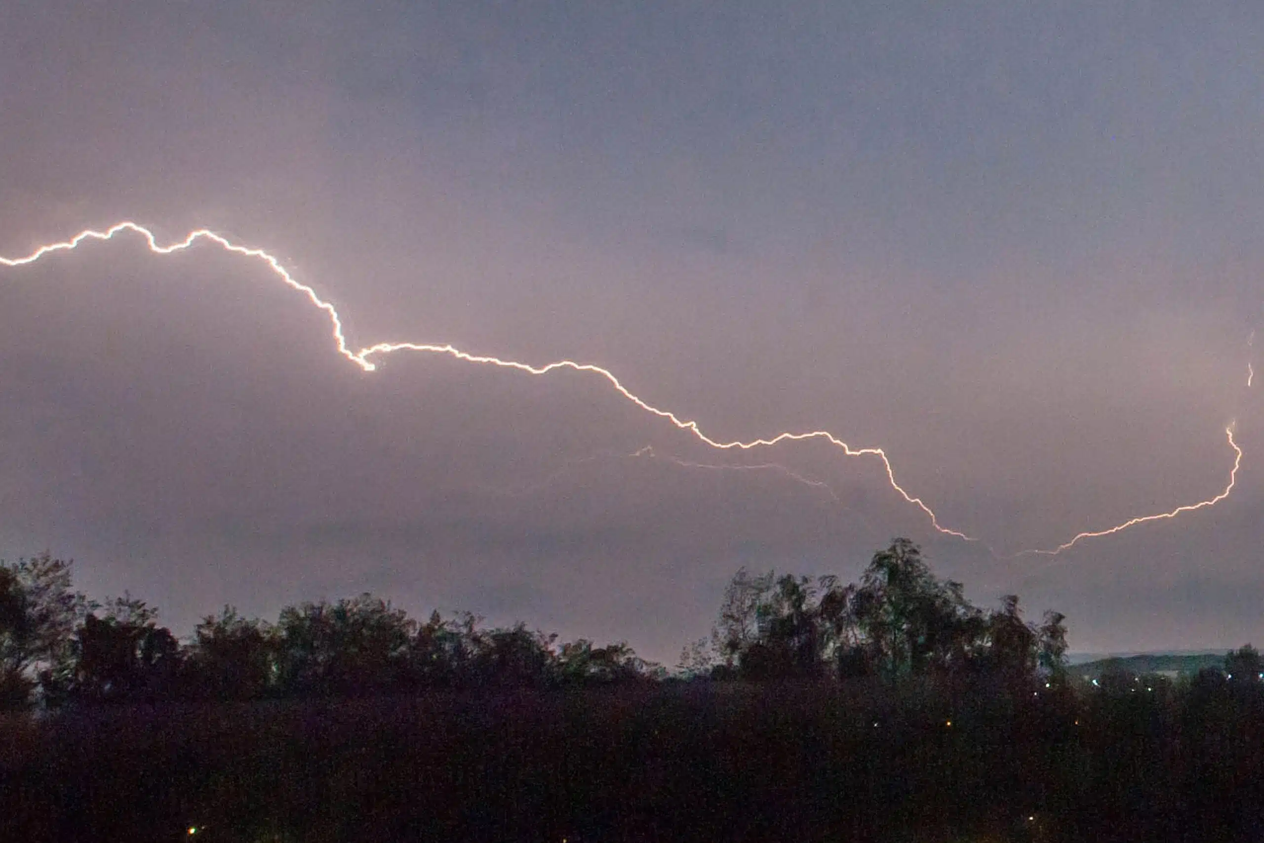 Météo : 24 départements en vigilance orange pour orages à partir de lundi après-midi