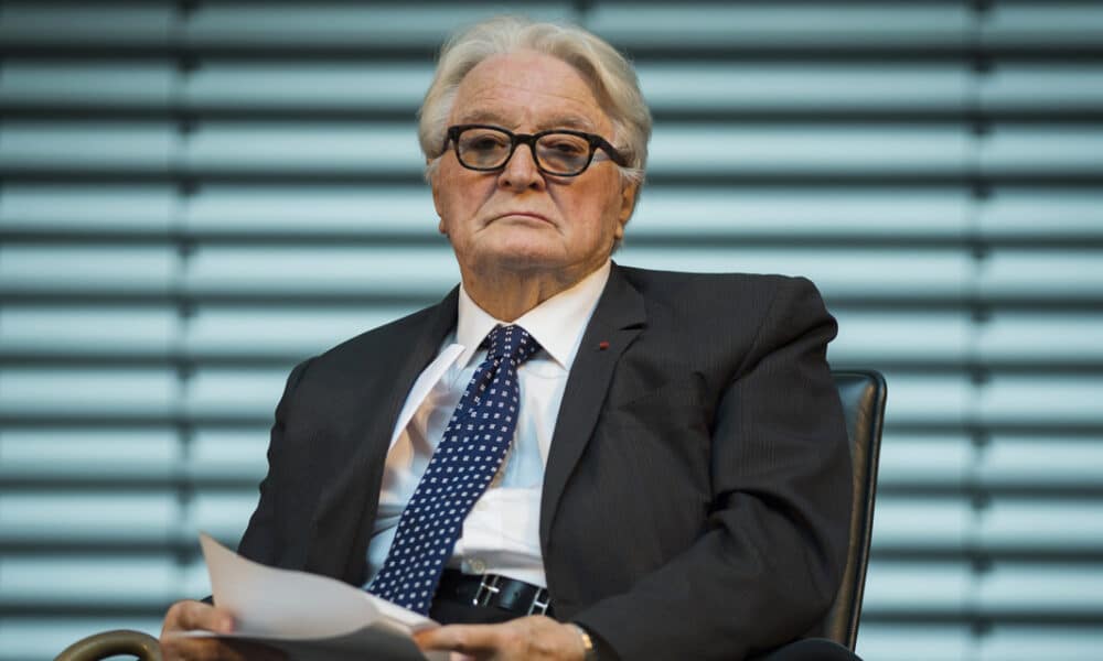 Décès : Roland Dumas, ministre et fidèle compagnon de Mitterrand, meurt à 101 ans