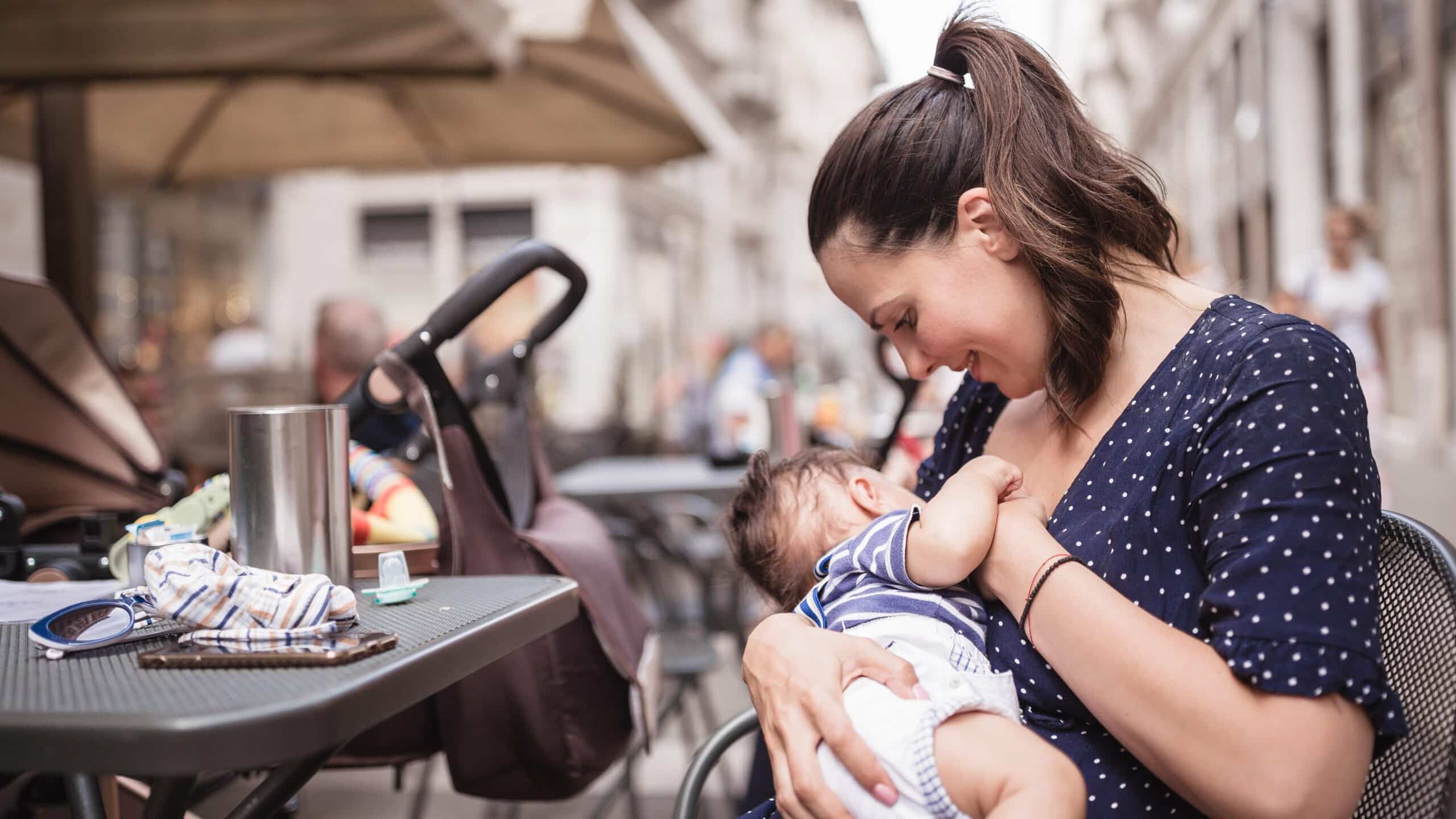 Toulon : Expulsion d'une mère allaitante dans une piscine municipale, la polémique enfle