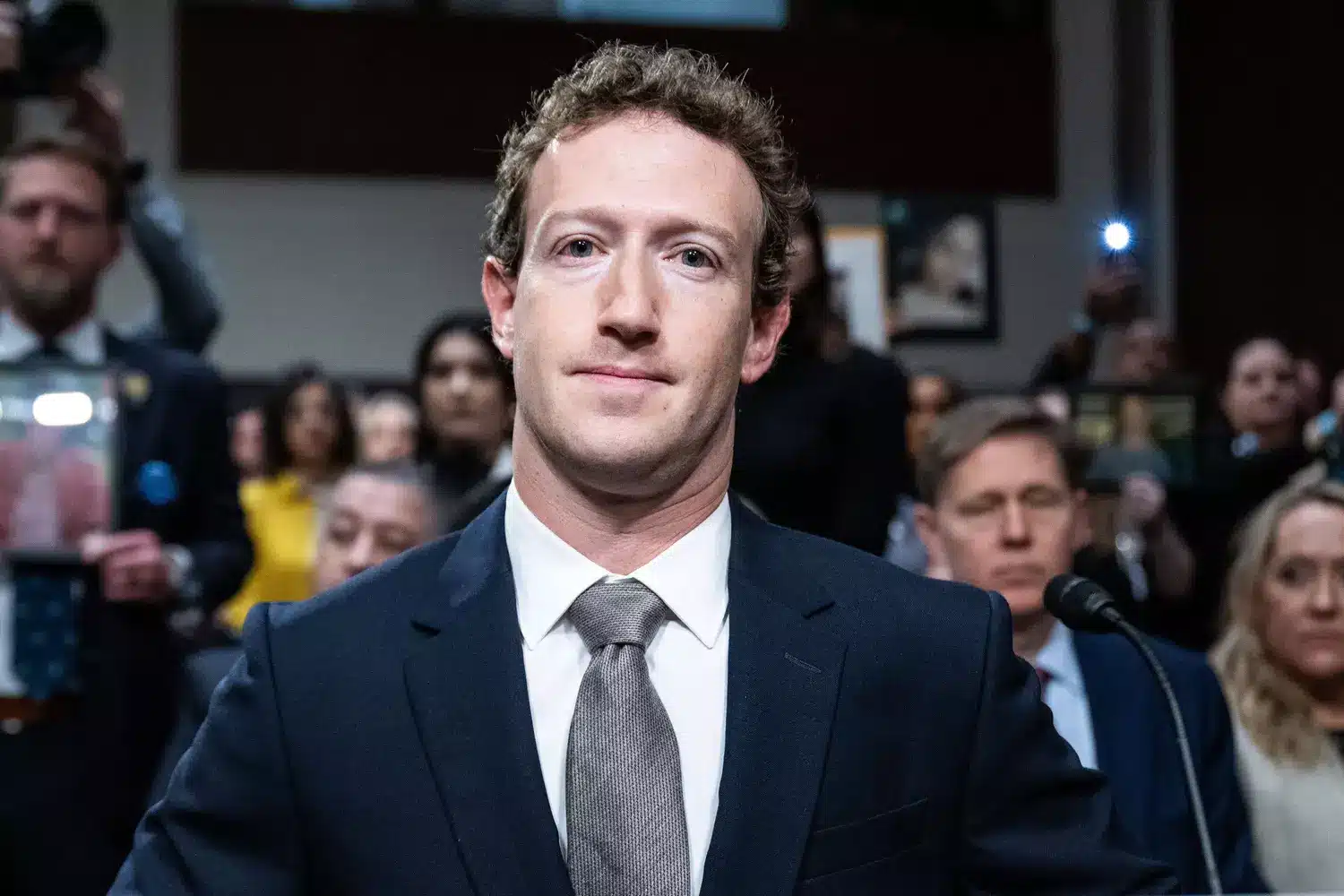 Facebook : Mark Zuckerberg dénonce les pressions du gouvernement américain sur la modération des contenus liés au Covid-19