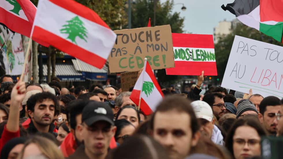Des manifestants à Paris demandent l'arrêt des frappes aériennes israéliennes sur le Liban